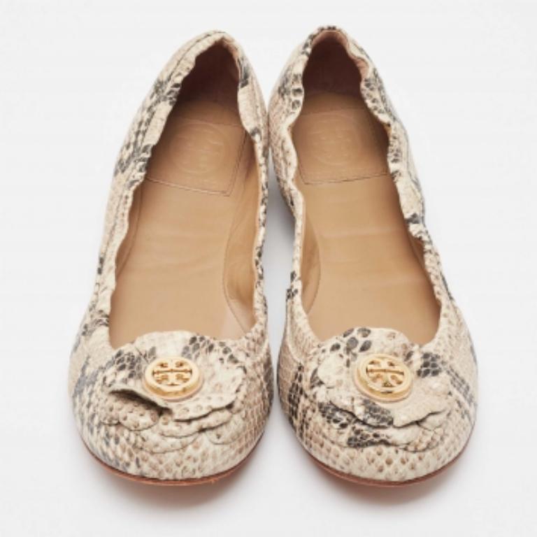 Tory Burch - Ballerines en cuir beige/noir embossé python Taille 37.5 Bon état - En vente à Dubai, Al Qouz 2