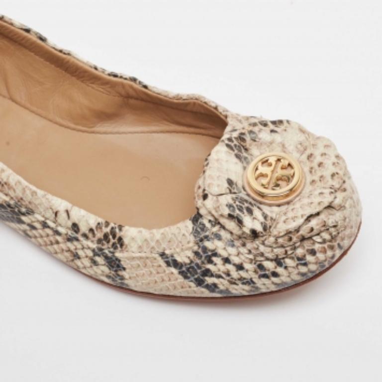 Tory Burch - Ballerines en cuir beige/noir embossé python Taille 37.5 en vente 2