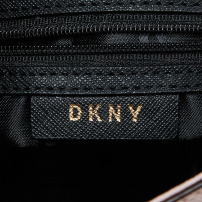 DKNY Borsa in pelle rosa con patta e manico superiore in vendita 4