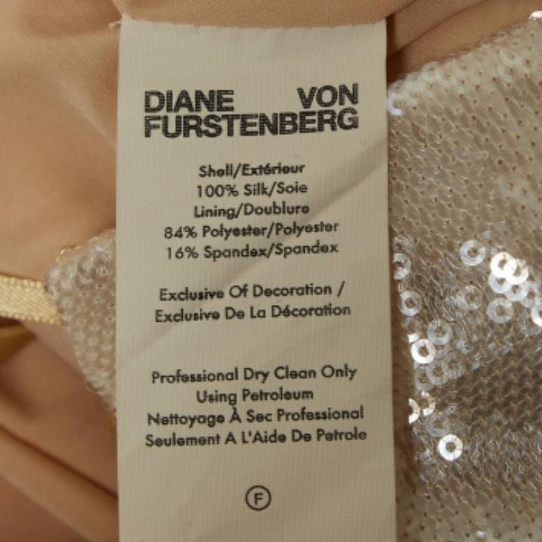 Diane von Furstenberg - Vestito midi monospalla in sbieco di seta e paillettes color crema S in vendita 1