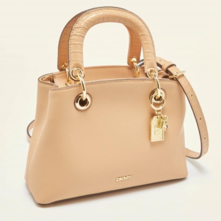 Donna Dkny Tote beige con logo in pelle e goffratura di coccodrillo in vendita