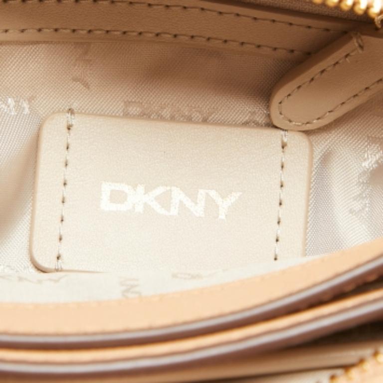 Dkny Tote beige con logo in pelle e goffratura di coccodrillo in vendita 2