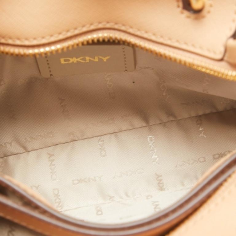 Dkny Tote beige con logo in pelle e goffratura di coccodrillo in vendita 3
