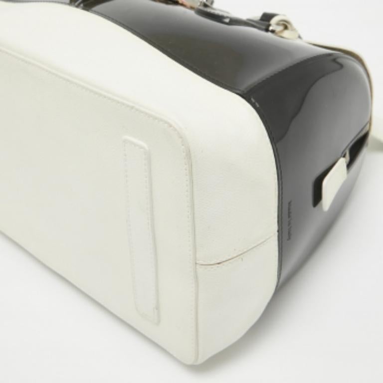 Furla Flap Satchel in pelle e gomma bianca e nera In condizioni discrete in vendita a Dubai, Al Qouz 2