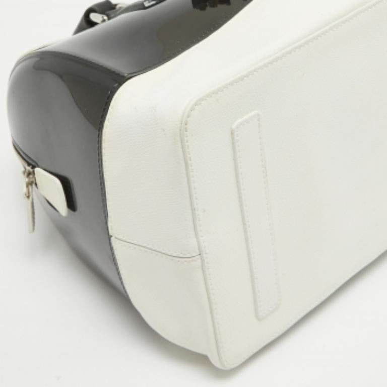 Nero Furla Flap Satchel in pelle e gomma bianca e nera in vendita