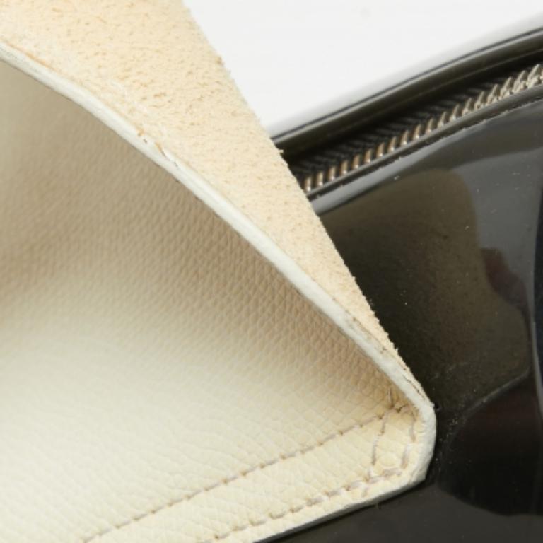 Furla Flap Satchel in pelle e gomma bianca e nera in vendita 4