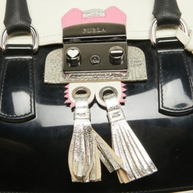 Furla Flap Satchel in pelle e gomma bianca e nera in vendita 2