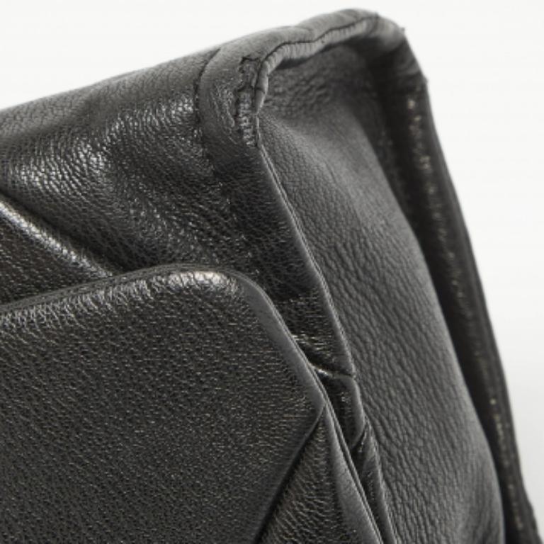 Emporio Armani Borsa a tracolla in ecopelle trapuntata nera Noelle Flap In condizioni buone in vendita a Dubai, Al Qouz 2