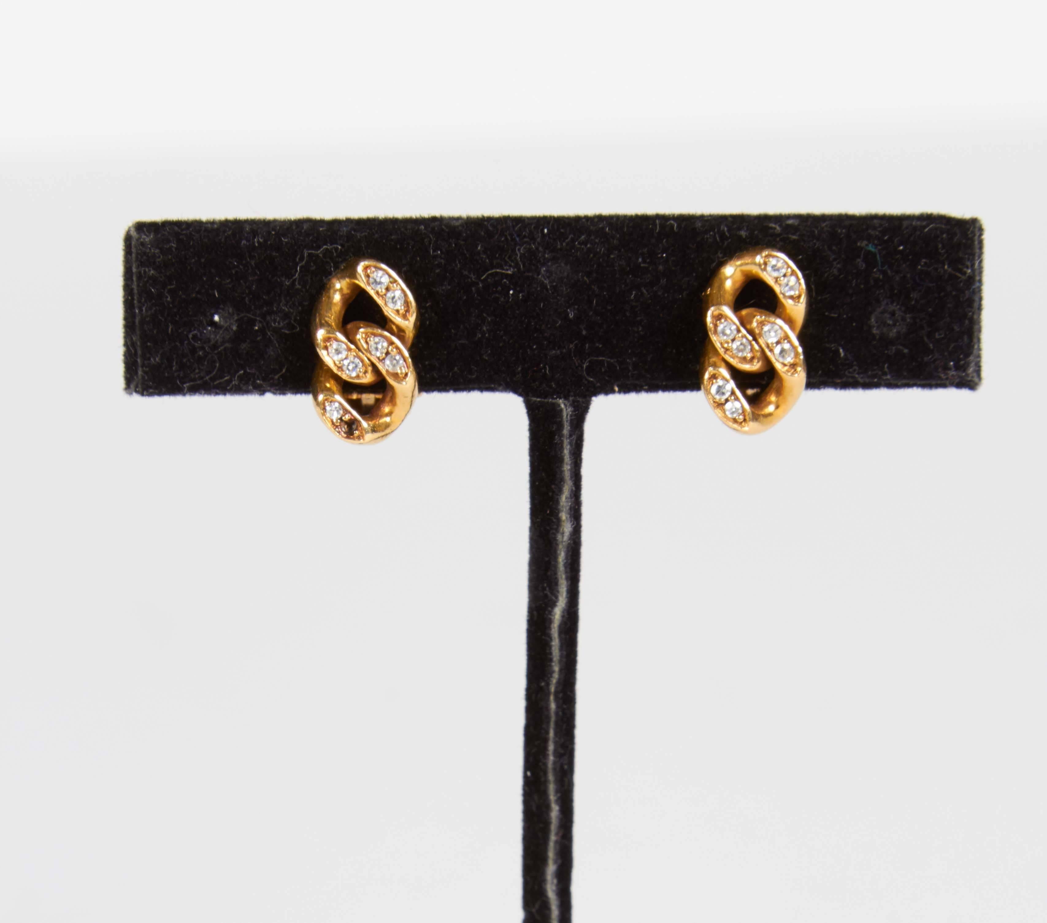 18K Gold with Diamonds Curb Link Earrings In Excellent Condition In New York, NY
