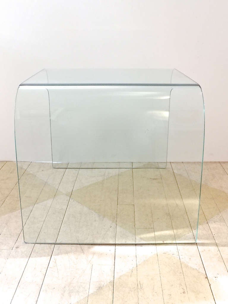 Bent Glass Side Table In Excellent Condition In Bridgehampton, NY