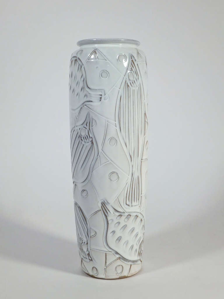 Large Japanese Sgraffito Vase In Excellent Condition In Bridgehampton, NY