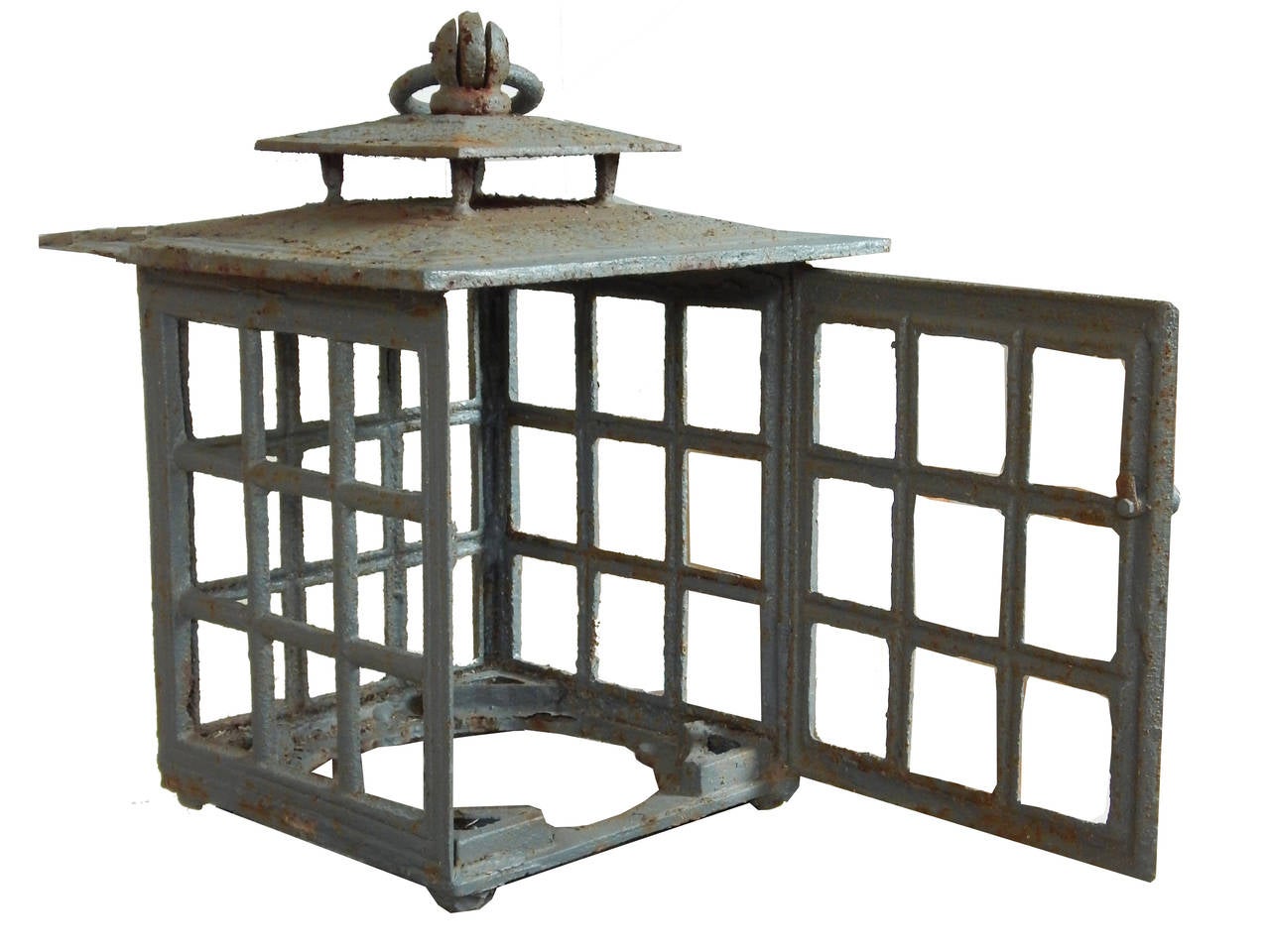 Four Decorative Painted Iron Lanterns In Good Condition In Bridgehampton, NY