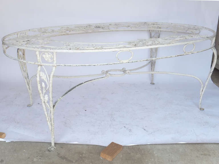 Beautiful Iron Oval Garden Table In Good Condition For Sale In Bridgehampton, NY