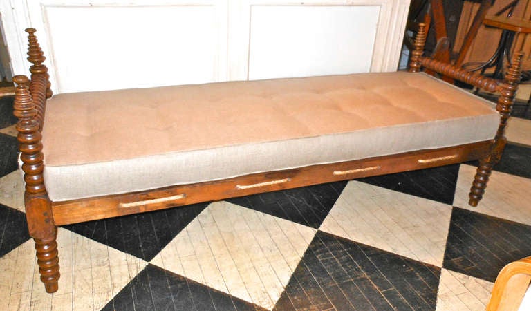 Rope Spindle Workman's Bed / Bench