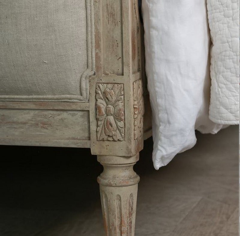 Four Poster Gustavian Style Bed In Good Condition For Sale In Bridgehampton, NY