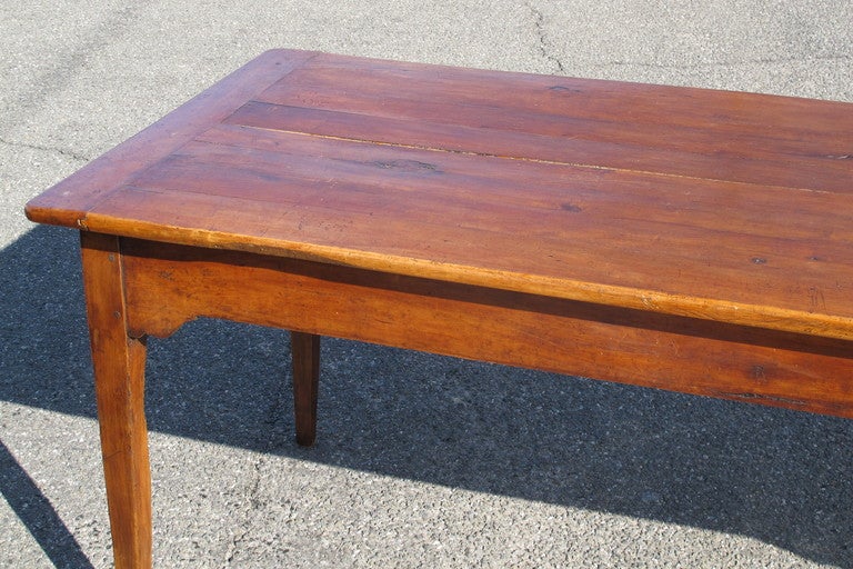 French Farmhouse Table In Distressed Condition For Sale In Bridgehampton, NY