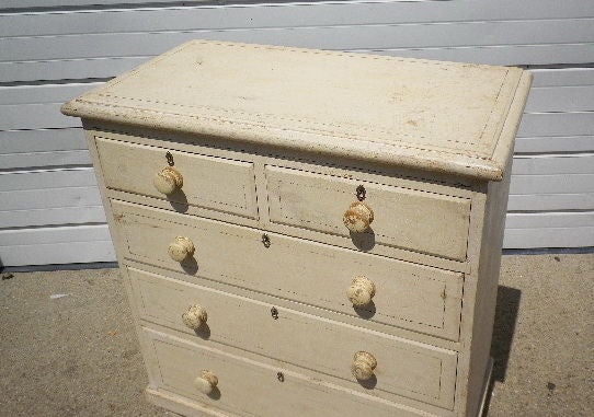 Pine Painted chest of drawers For Sale
