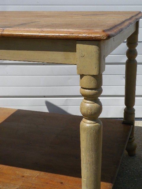 English pine serving table In Good Condition For Sale In Bridgehampton, NY