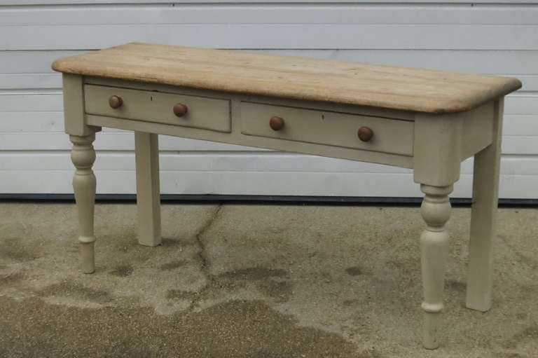 English Pine Top Painted Server In Good Condition For Sale In Bridgehampton, NY