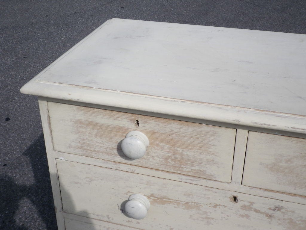 English Pine Chest of Drawers In Good Condition For Sale In Bridgehampton, NY