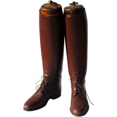 Vintage-Reiterstiefel mit Holzbäumen