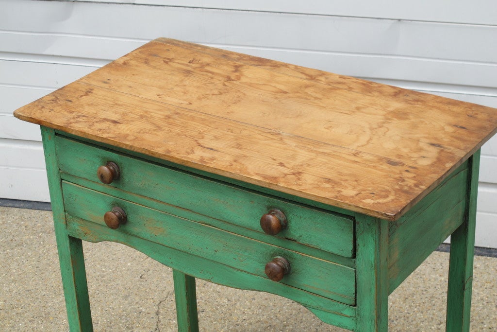 Painted English Table In Good Condition In Bridgehampton, NY
