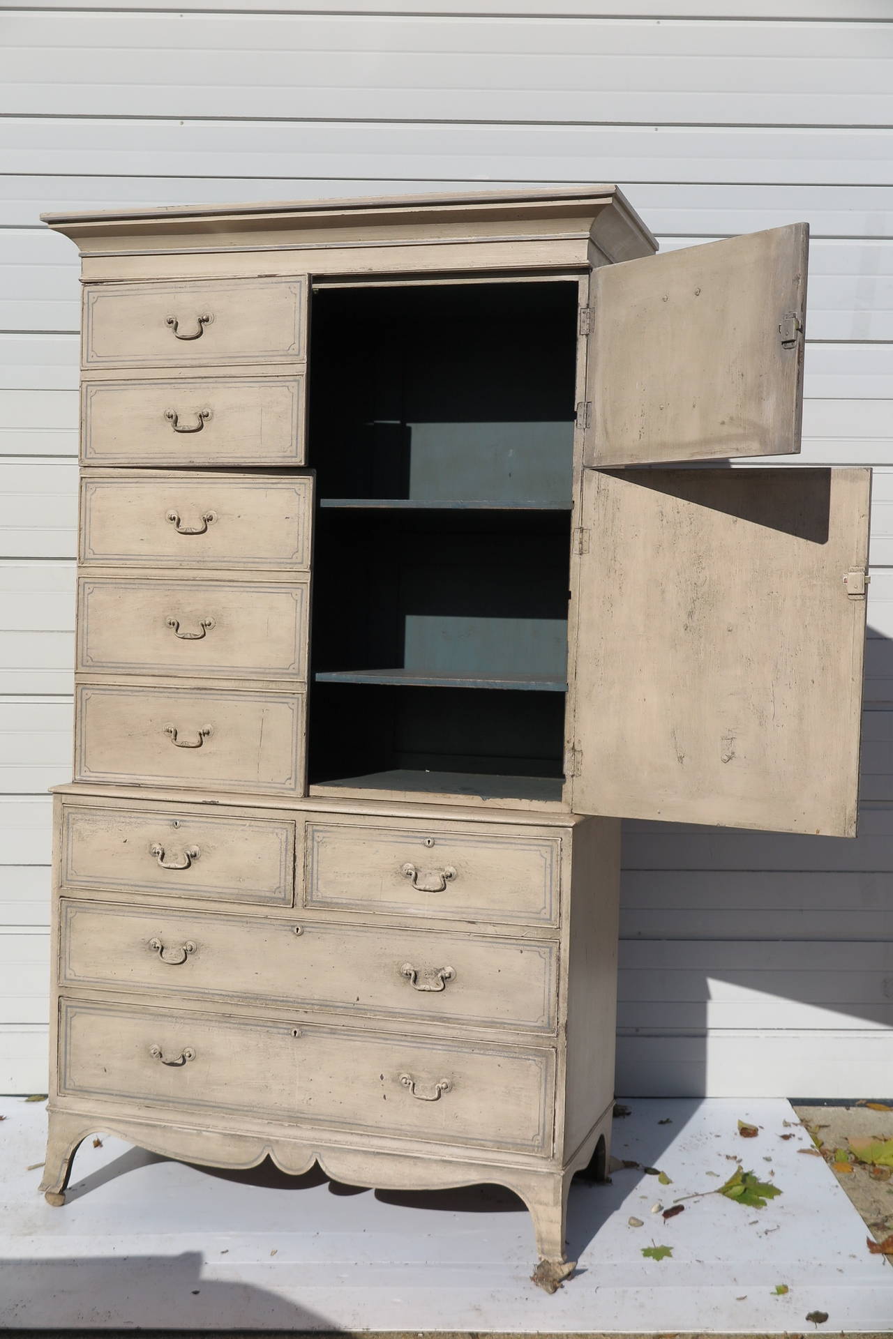 English Highboy In Good Condition For Sale In Bridgehampton, NY