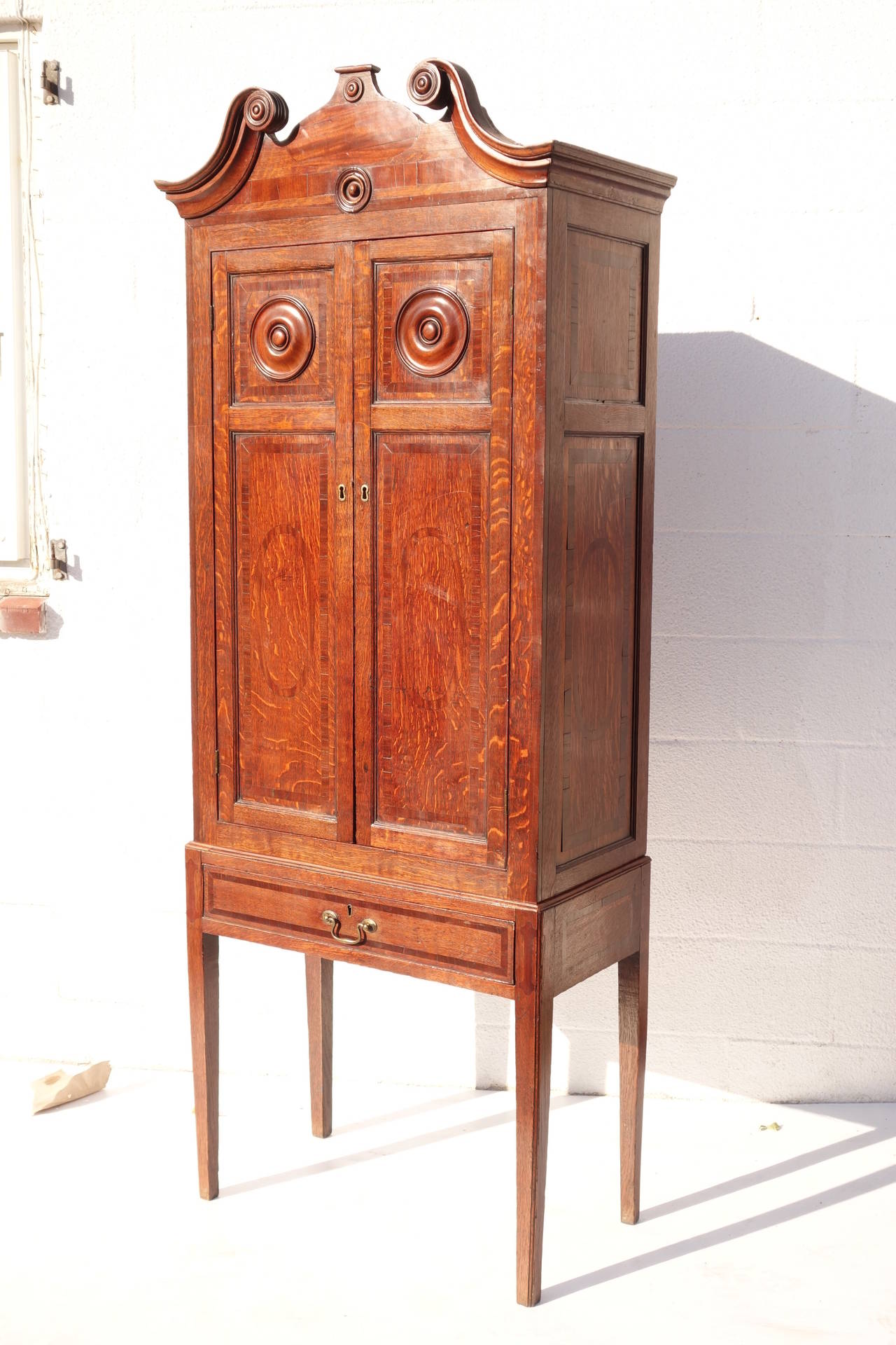 Hepplewhite Style Cabinet In Good Condition For Sale In Bridgehampton, NY