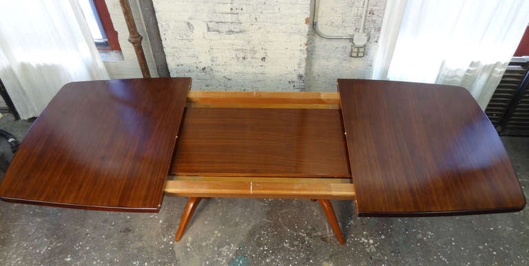 Extending Gordon Russell Dining Table In Excellent Condition In Long Island City, NY