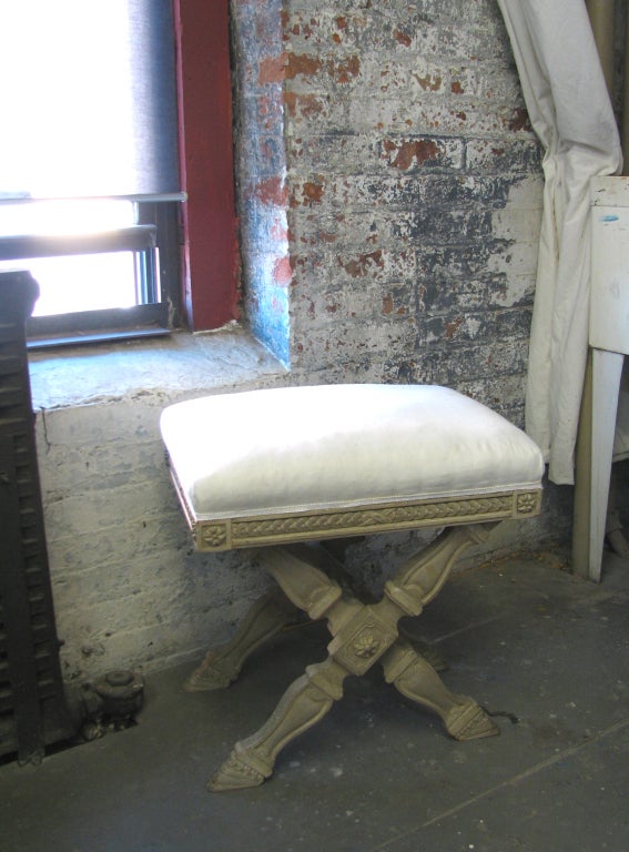 Louis XVI Style X-Form Bench In Good Condition For Sale In Long Island City, NY