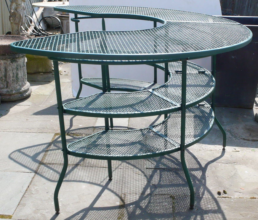 American Large Unique Style Wire Mesh Planting Table