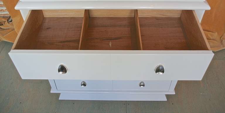 Moderne Lacquered Chest of Drawers 3