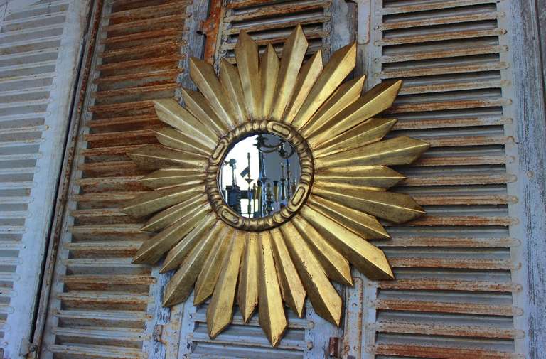 Very Large Gilt Sunburst Mirror In Excellent Condition In Buchanan, NY