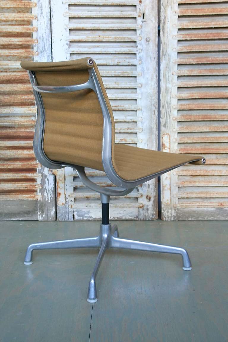 Pair of Eames Side Chairs In Good Condition In Buchanan, NY