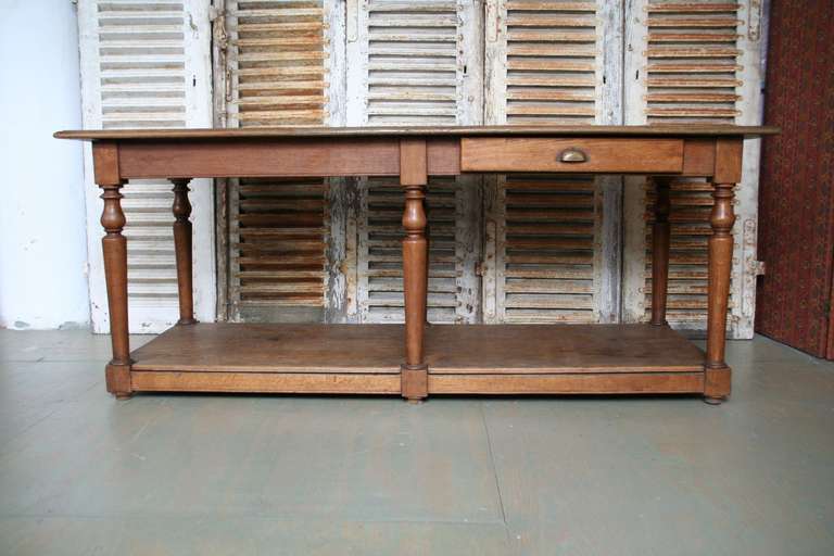 Handsome  Draper's table in oak with one single drawer and  bottom shelf.