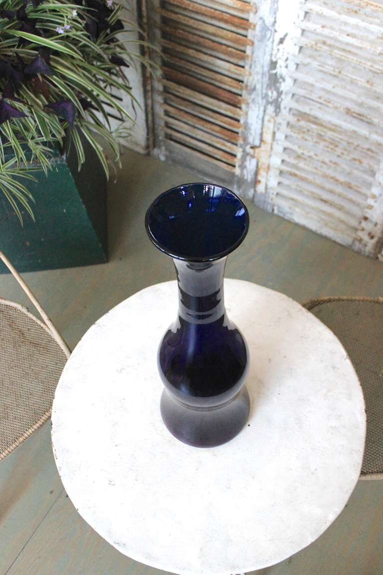 Tall Dark Amethyst Blenko Vase In Excellent Condition In Buchanan, NY