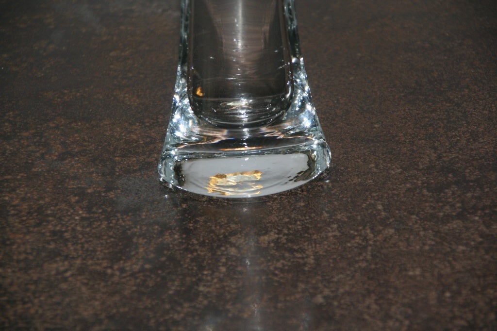 Petit vase en verre transparent français du milieu du siècle en vente 3