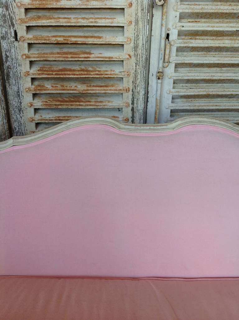 French Louis XV Style Pink Sofa 5