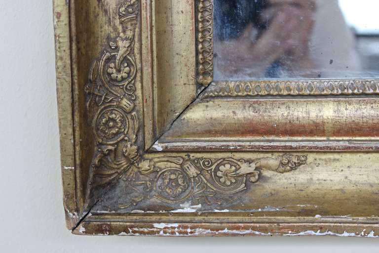 Französischer Spiegel aus vergoldetem Holz aus dem frühen 19. Jahrhundert im Angebot 2