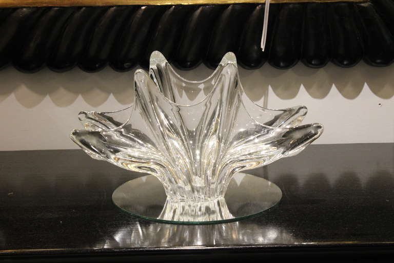 French 1940s Vannes crystal candy bowl with four upward ribs on each side giving a total of eight ribs