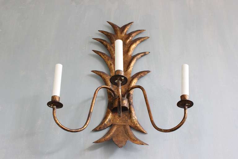 Large 1950s Spanish Gilt Sconce In Good Condition For Sale In Buchanan, NY