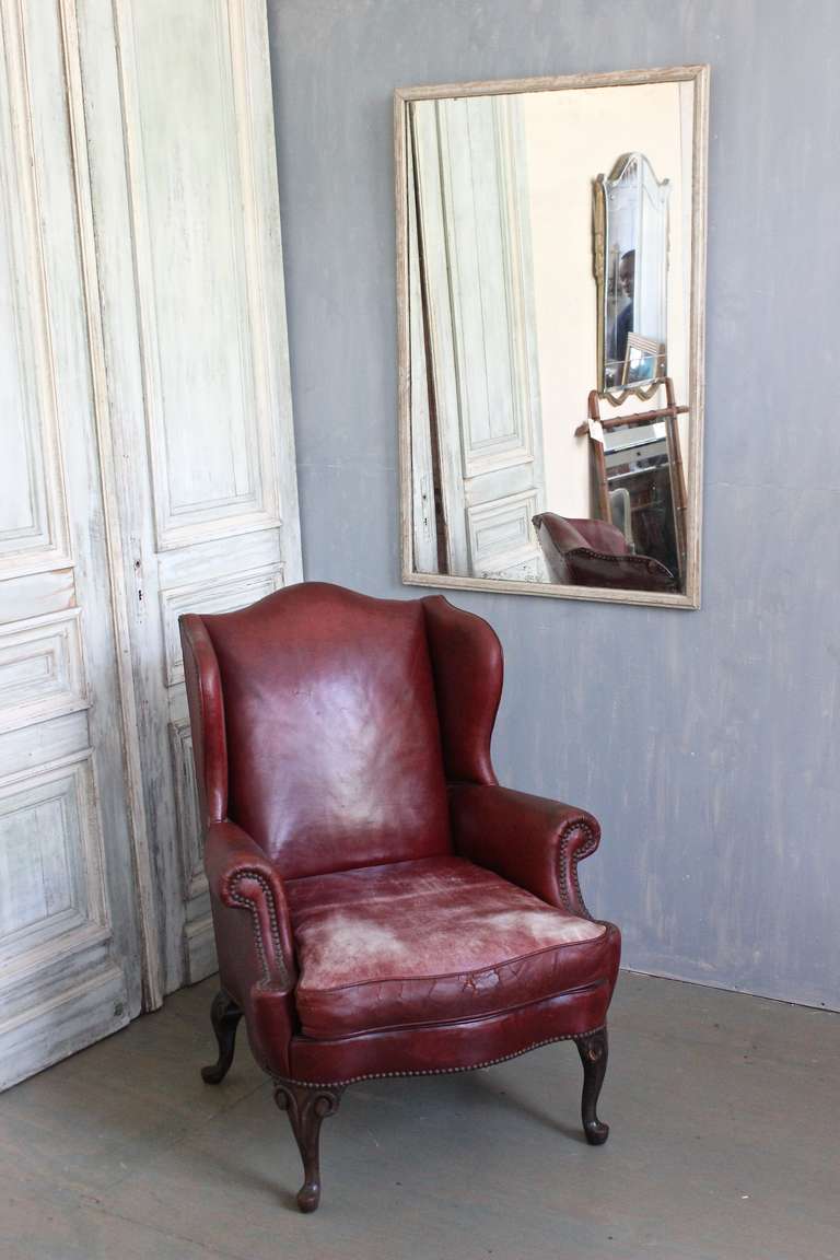 Miroir original en verre dans un cadre en bois vieilli, français, fin du 19e siècle. Finition dégradée, bonne structure.

Réf. : DM1005-11

Dimensions : 4'H x 2'8 