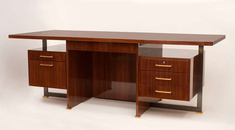 A rare desk with conference table extension by Maison Leleu in mahogany with patinated and gilt bronze legs

Listed in Leleu’s 