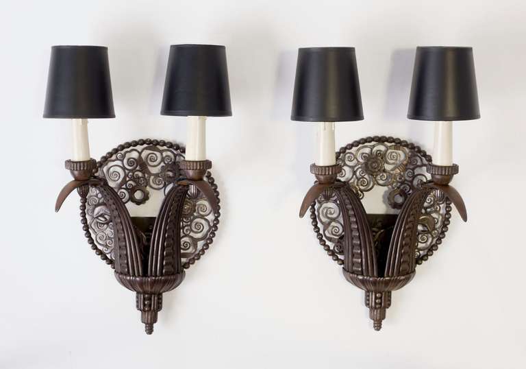 Fine and early pair of wrought iron sconces by Marcel Bergue

An identical pair of sconces is illustrated on plate 14 of La ferronnerie moderne présentée par Henri Clouzot, Editions d'Art Charles Moreau, Paris 1925.