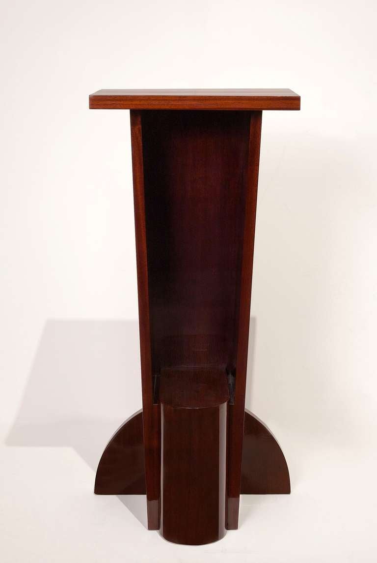 Fine mahogany pedestal