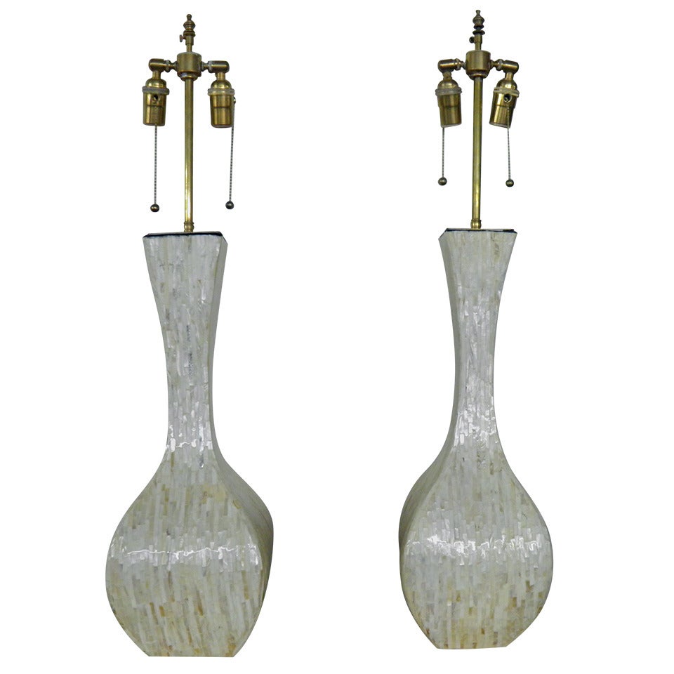 Paar schillernde, strukturierte Vasen mit Lampenapplikation