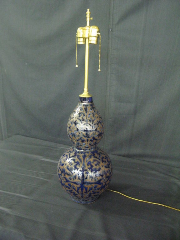 Paire  Table en gourde foncée décorée  Lampes Excellent état - En vente à Bronx, NY