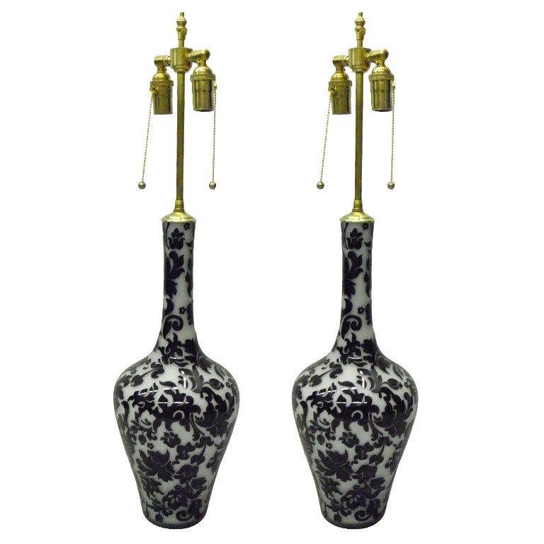Pair of elegant glass vases with telescopic lamp application
