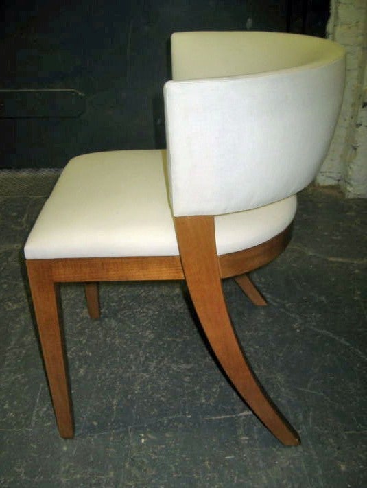 Silla de comedor Bordeaux en Excelente estado para la venta en Bronx, NY