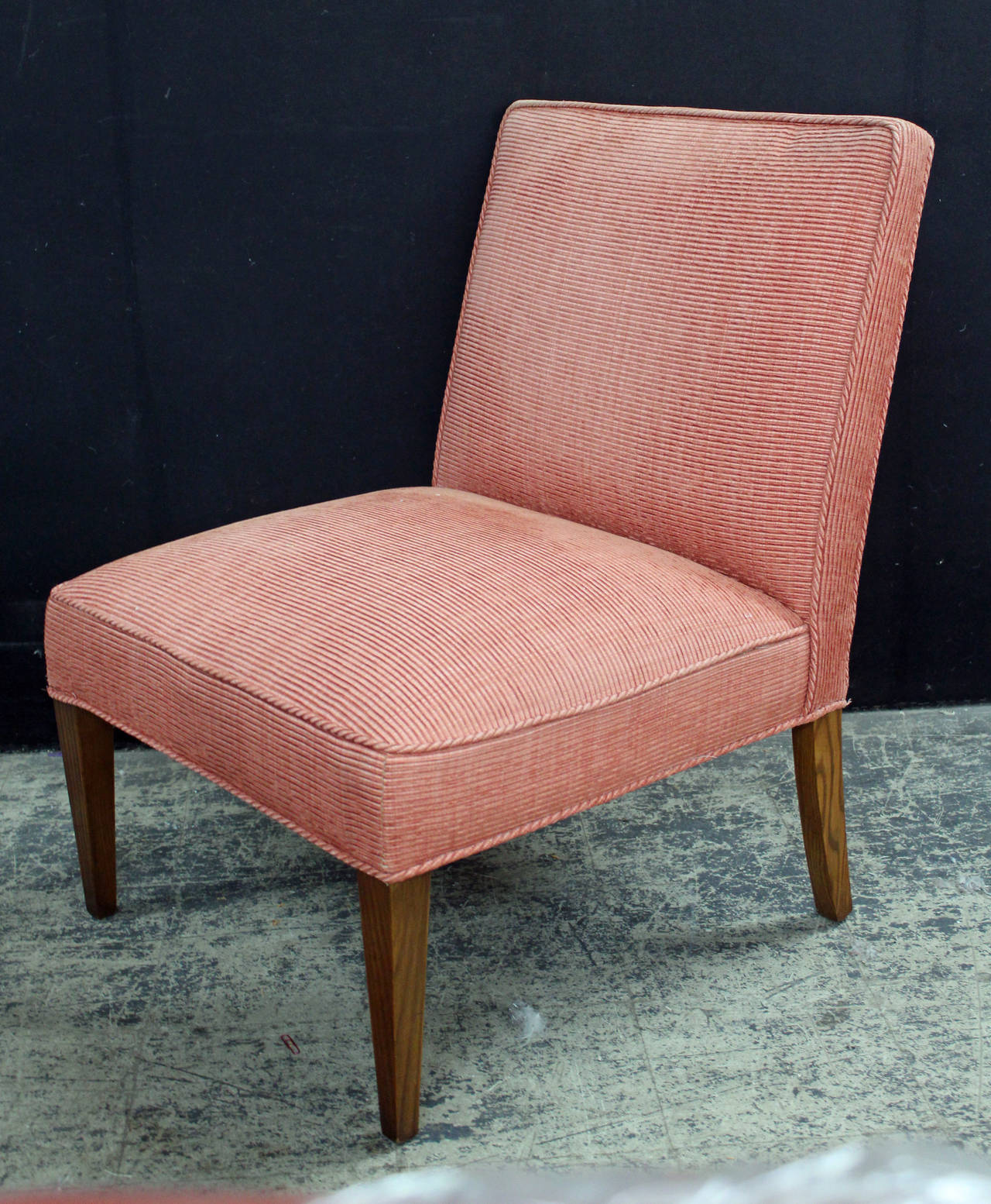 Paar Vintage-Beistellstühle aus rosafarbenem Stoff mit Kordelzug (Englisch) im Angebot